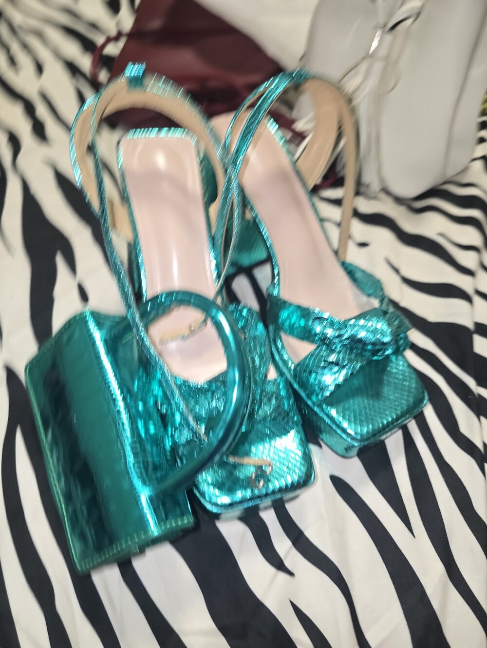 Metallic Teal Women’s Mini Handbag and Heels Set - Picture 7 of 10
